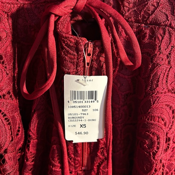 Burgandy Windsor dress XS.   New with tags - Picture 3 of 5